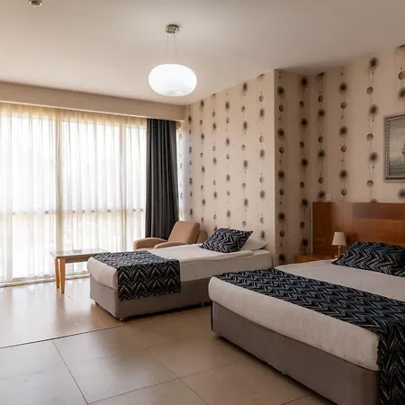Hotel Grand Karot 3*